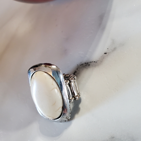 White Stone Silver Tone Stretch Band  💥3 for $24💥 - Picture 12 of 16
